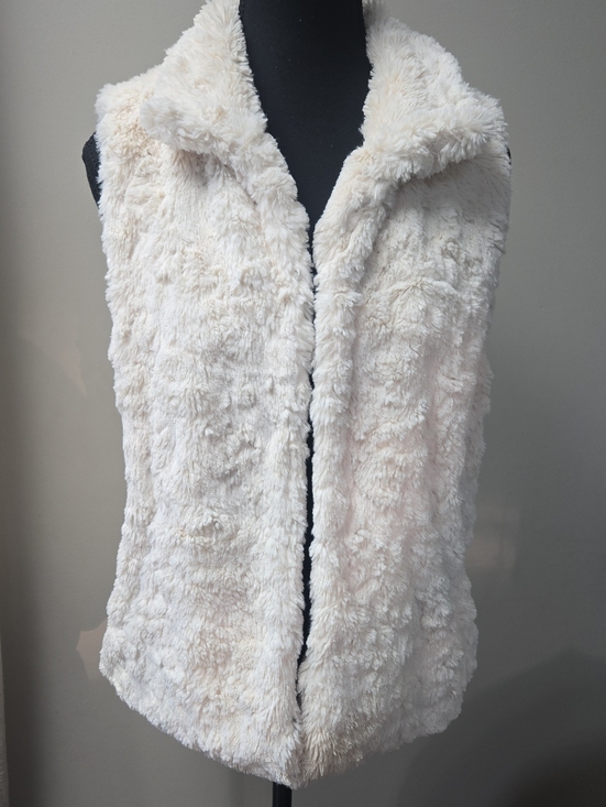 Betsey Johnson Jackets & Blazers - Betsey Johnson Cream Faux Fur Open-Front Vest